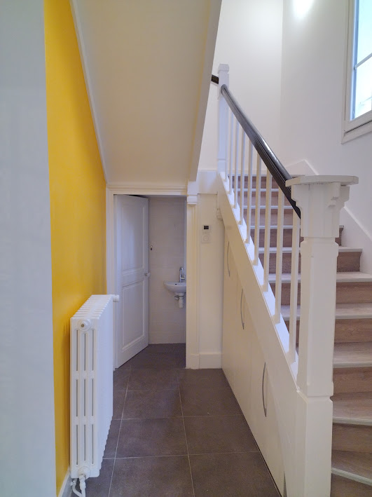 Peinture d'une cage d'escalier et de son entrée